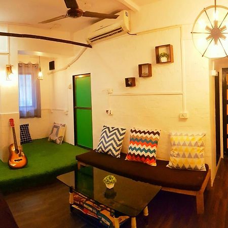 Хостел Bombay Backpackers Экстерьер фото