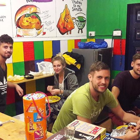 Хостел Bombay Backpackers Экстерьер фото
