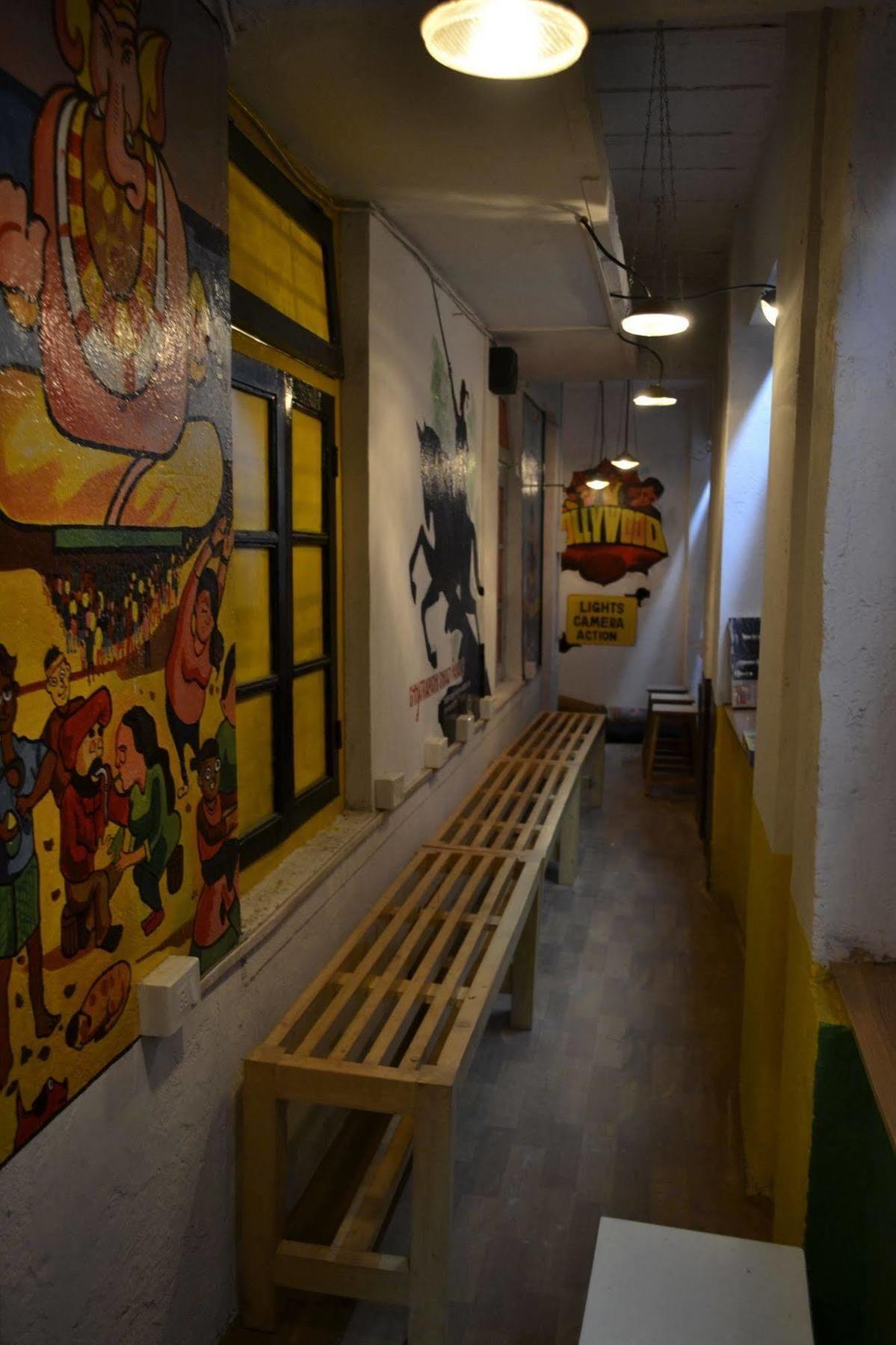 Хостел Bombay Backpackers Экстерьер фото
