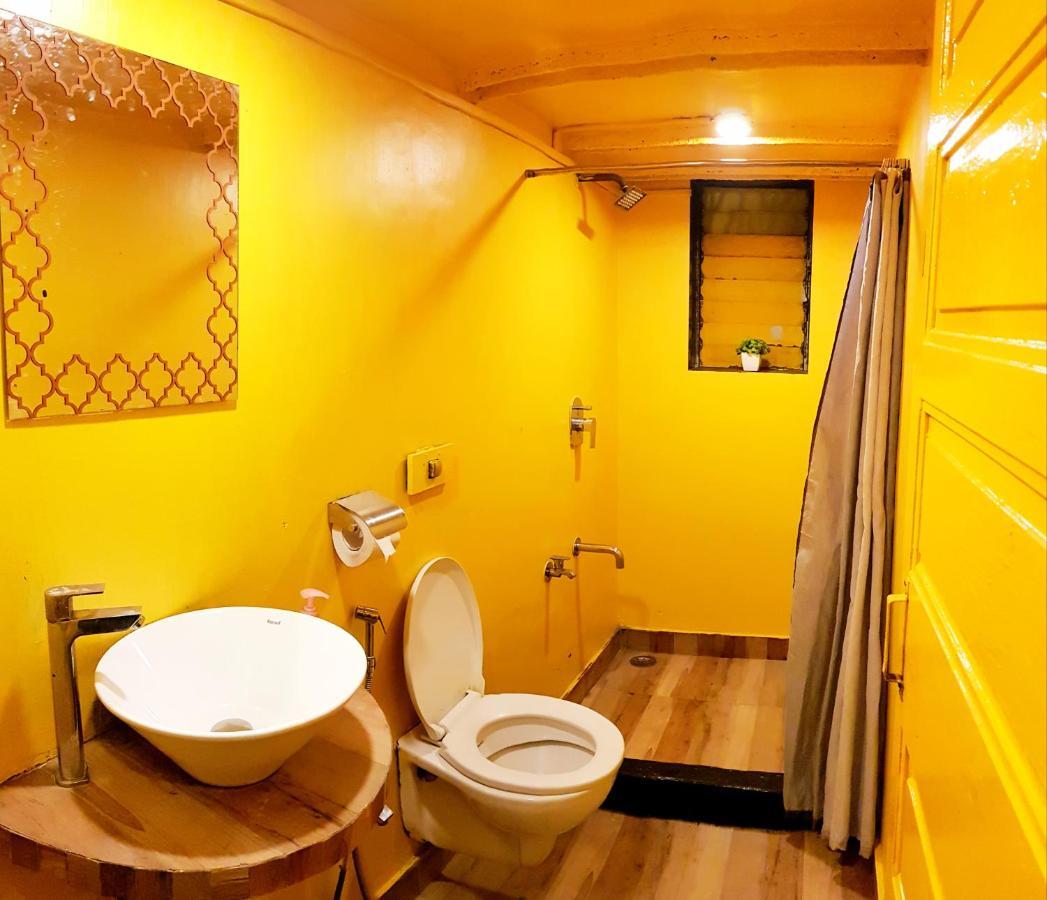 Хостел Bombay Backpackers Экстерьер фото