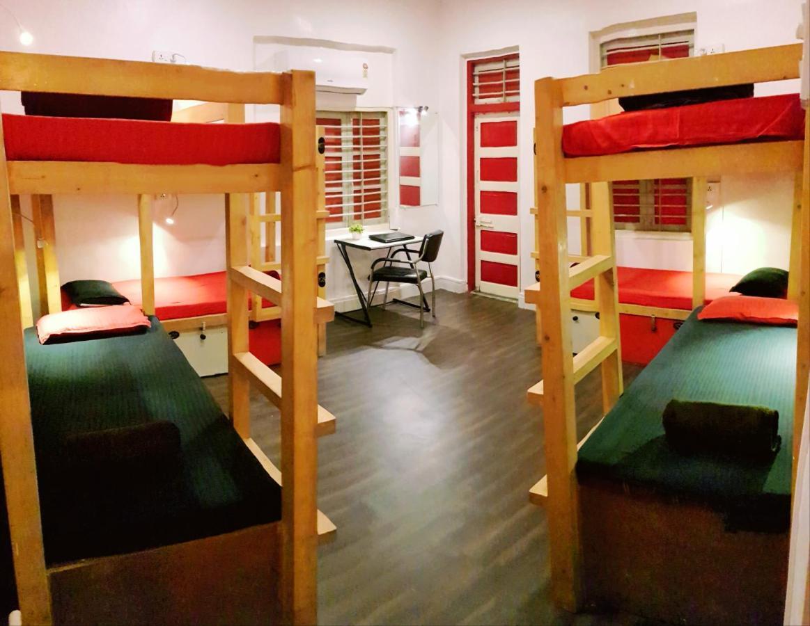 Хостел Bombay Backpackers Экстерьер фото