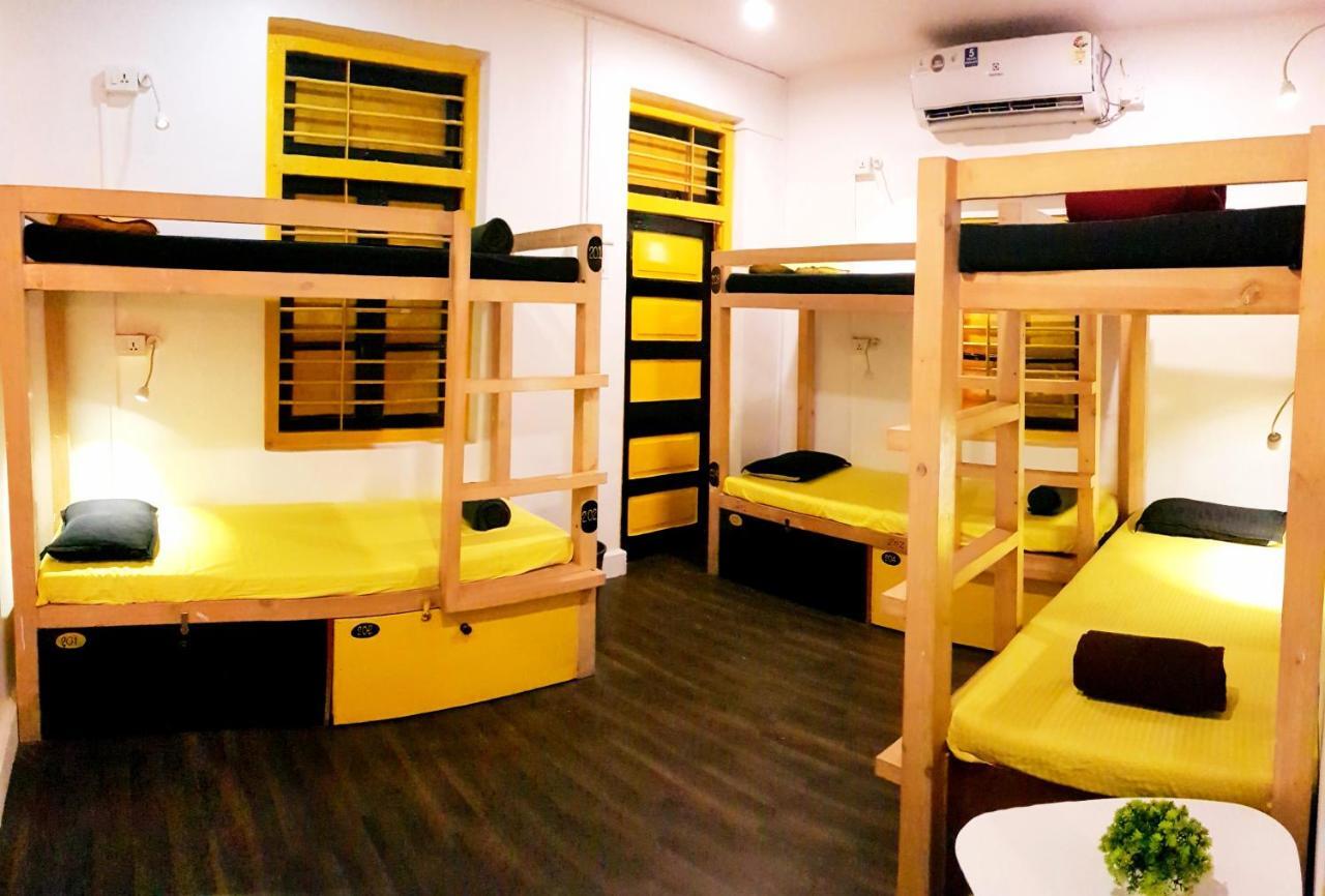 Хостел Bombay Backpackers Экстерьер фото