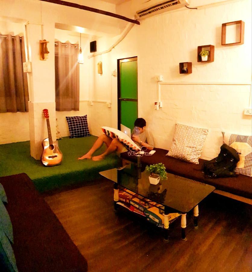 Хостел Bombay Backpackers Экстерьер фото