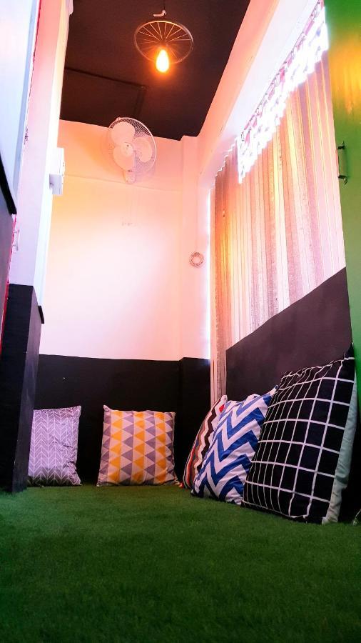 Хостел Bombay Backpackers Экстерьер фото