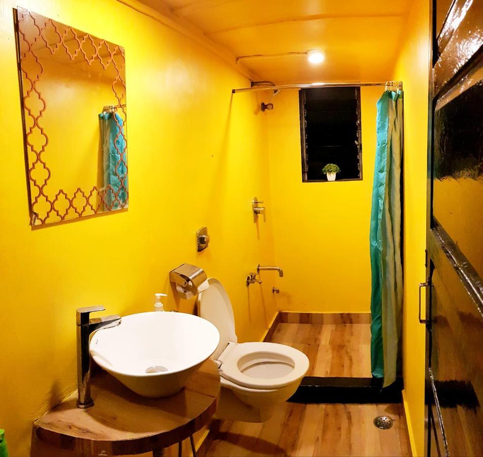 Хостел Bombay Backpackers Экстерьер фото