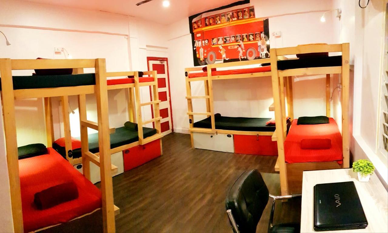 Хостел Bombay Backpackers Экстерьер фото