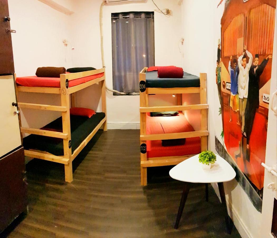 Хостел Bombay Backpackers Экстерьер фото