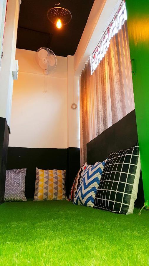 Хостел Bombay Backpackers Экстерьер фото