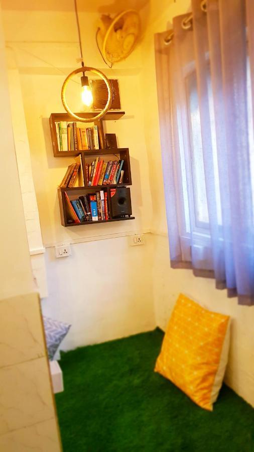 Хостел Bombay Backpackers Экстерьер фото