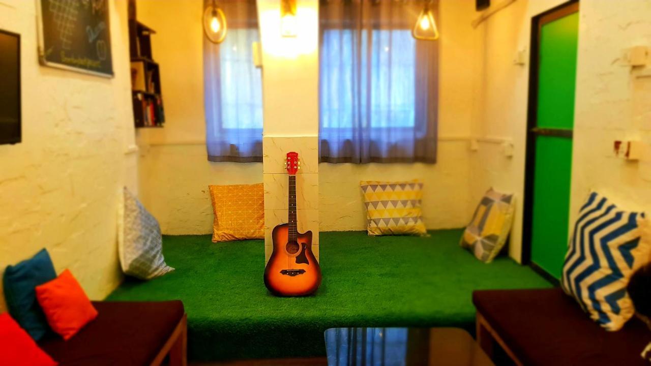 Хостел Bombay Backpackers Экстерьер фото