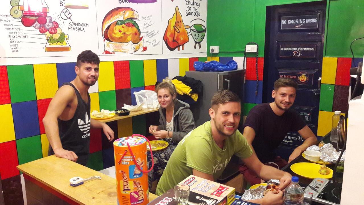 Хостел Bombay Backpackers Экстерьер фото