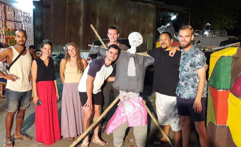 Хостел Bombay Backpackers Экстерьер фото